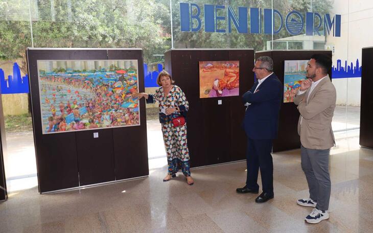 El Espai d’Art del Ayuntamiento acoge la muestra pictórica ‘Vamos a la playa’ de Victoria Udalova