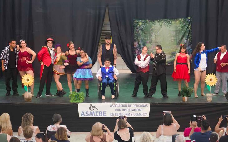 Grupo de Danza Expresiones de Asmibe.