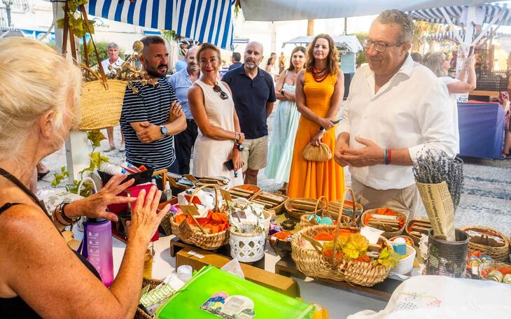 Les Nits del Castell transforma el centro histórico de Benidorm en un escaparate de artesanía y arte