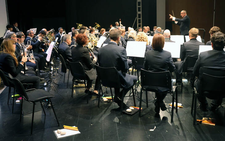 Benidorm subvenciona con 45.000 euros las escuelas de las tres bandas de música locales por su labor cultural y educativa
