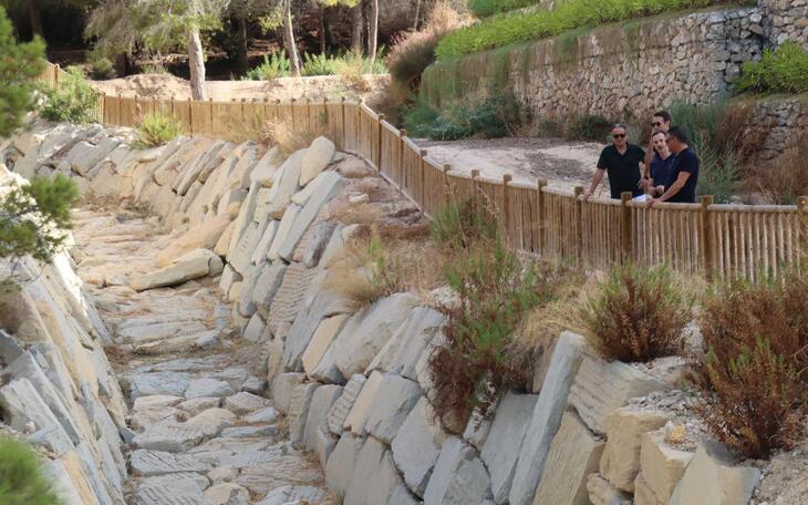 Benidorm culmina estos días la limpieza del tramo urbano de los barrancos ante la previsible llegada de lluvias torrenciales en otoño