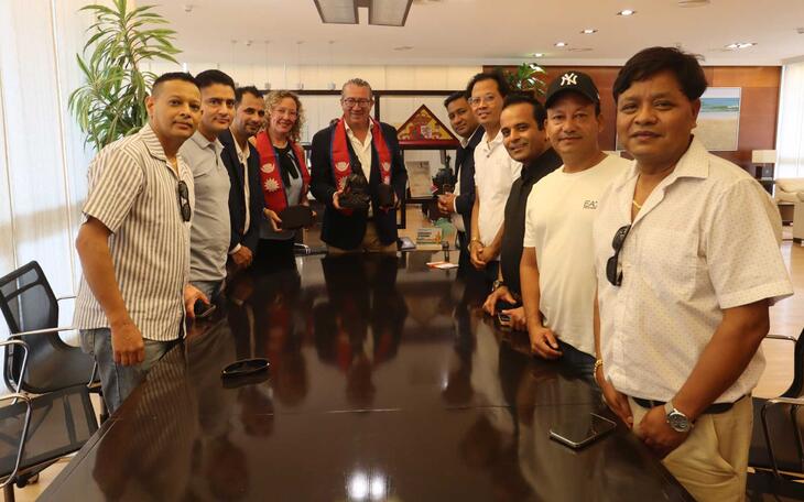 Recepción a representantes de la comunidad nepalí