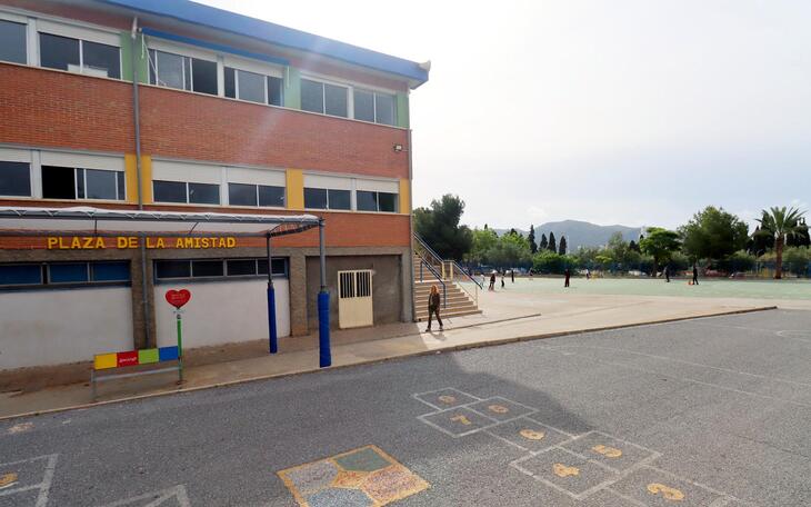 Benidorm invierte algo más de 160.000 euros en un nuevo plan de pintado de centros educativos