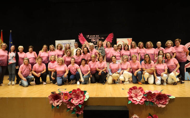 Anémona conmemora en Benidorm el Día del Cáncer de Mama reclamando una atención integral para las pacientes