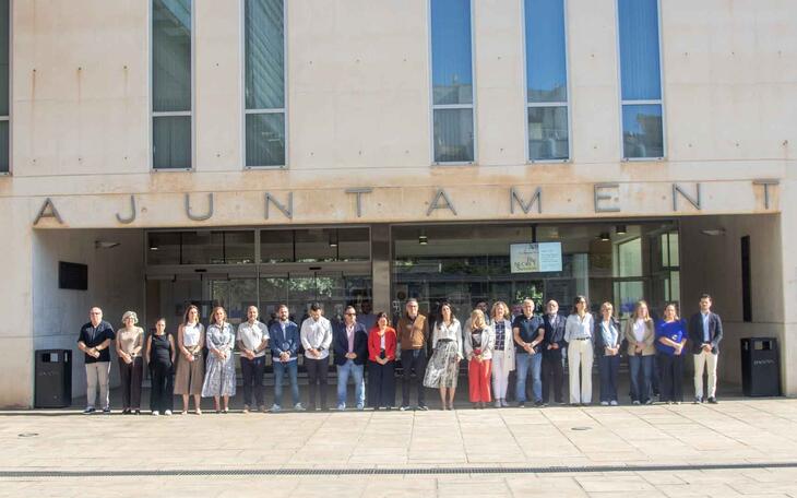 Minuto de silencio en el Ayuntamiento de Benidorm