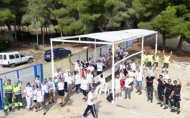 Decenas de voluntarios recorren y limpian el entorno natural del Guillermo Amor en el ‘Clean up the World’