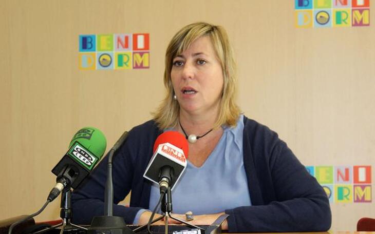Amor denuncia a Toni Pérez por fraccionar contratos.