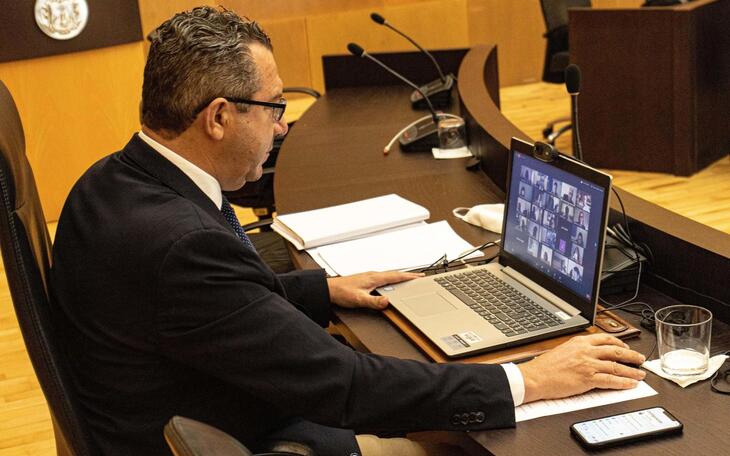 Benidorm aprueba la licitación de los nuevos contratos de mobiliario urbano y préstamo de bicicletas 
