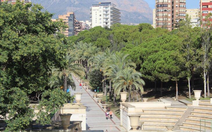 Benidorm abre parcialmente el Parque de l’Aigüera para pasear y hacer deporte