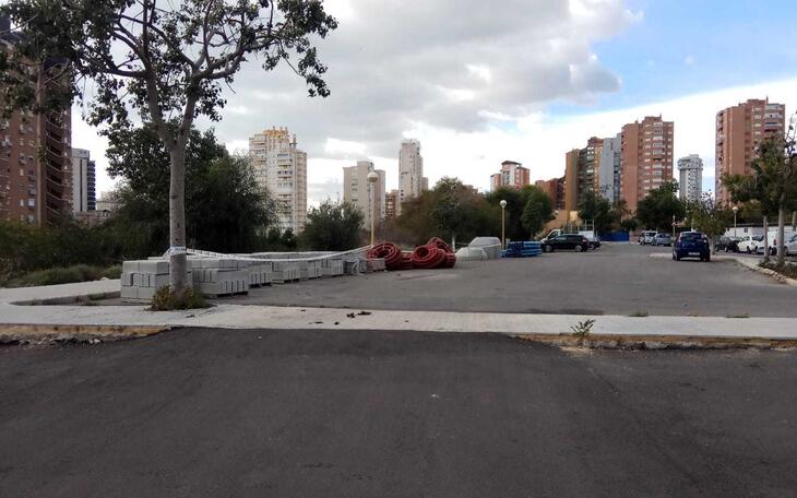 Compromís recuerda que falta la señalización y pintura del aparcamiento de la Avenida Marina Alta de Benidorm