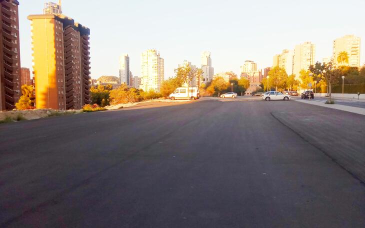  Compromís exige la señalización y pintura del aparcamiento de la Avenida Marina Alta de Benidorm