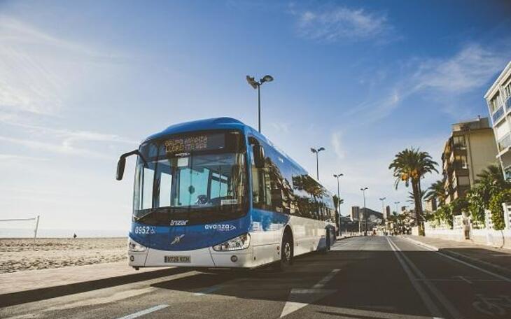 Benidorm inicia el reparto de 20.000 mascarillas entre trabajadores usuarios del transporte público