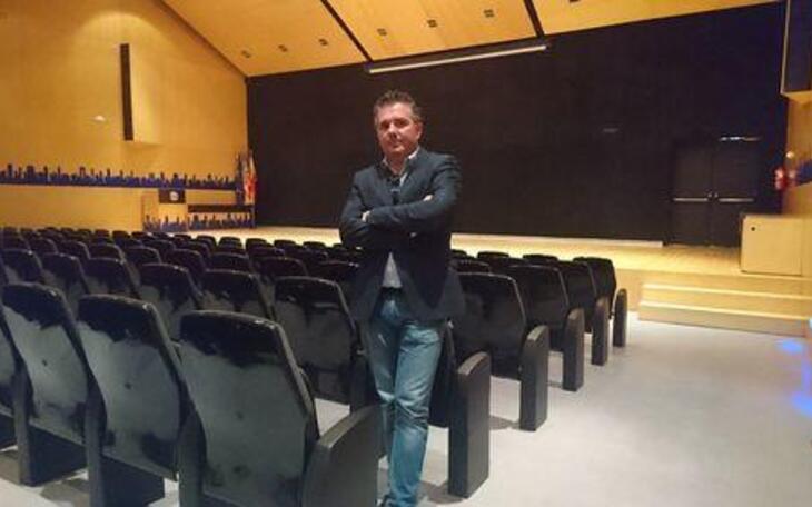 Ciudadanos pide adecuar el salón de actos del ayuntamiento para personas con discapacidad auditiva   