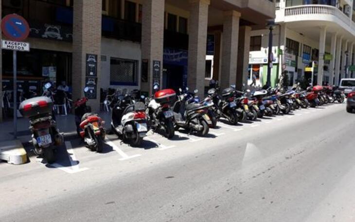 Ciudadanos reclama adecuar más espacio en el centro de Benidorm para aparcamiento de motocicletas y ciclomotores
