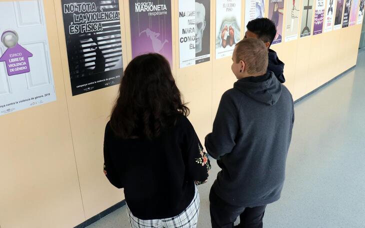 La Diputación subvenciona la exposición de carteles contra la violencia de género de los alumnos del IES Pere Mª Orts i Bosch