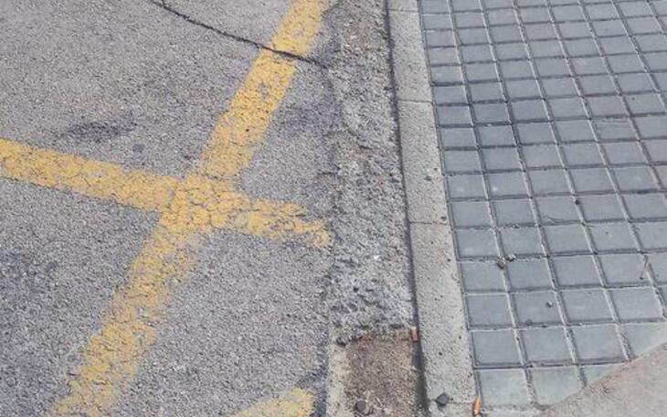 Compromís solicita arreglar las irregularidades del acceso al parking de l’Aigüera