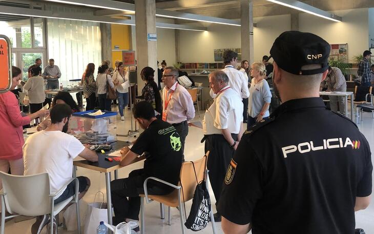 Benidorm concederá su Medalla Corporativa a las dos personas que salvaron la vida a una tercera en un colegio electoral el 10N