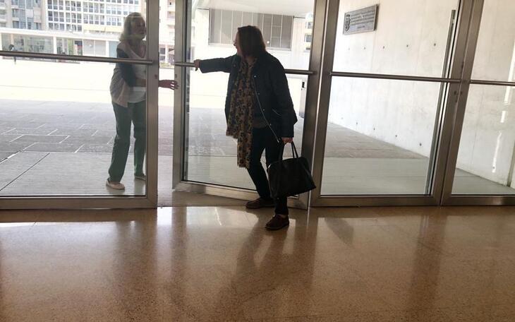 Ciudadanos reclama de nuevo al PP hacer accesible la entrada del ayuntamiento de Benidorm 