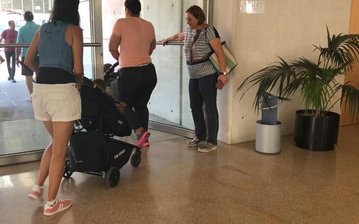Ciudadanos pide dotar de mecanismo de apertura automática las puertas del Ayuntamiento de Benidorm