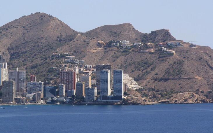 Benidorm se personará como ‘parte afectada’ en el procedimiento judicial por las torres de Punta Llisera