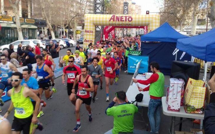 Cerca de 500 personas participan en la VIII San Silvestre de Benidorm para despedir el año haciendo deporte