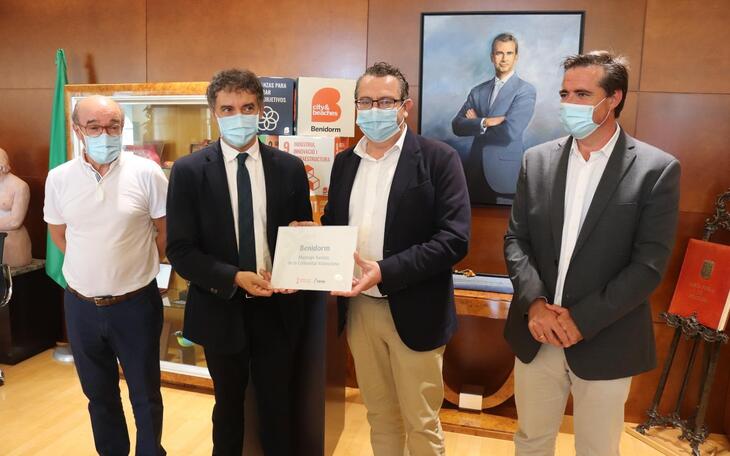 Benidorm recibe el distintivo como primer Municipio Turístico de la Generalitat