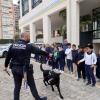 La Policía Local de Benidorm acerca su trabajo a cientos de escolares en sus jornadas de puertas abiertas
